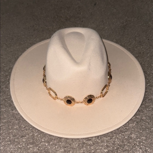 Forever 21 Cream Hat with Gold Chain Detail - Picture 1 of 3